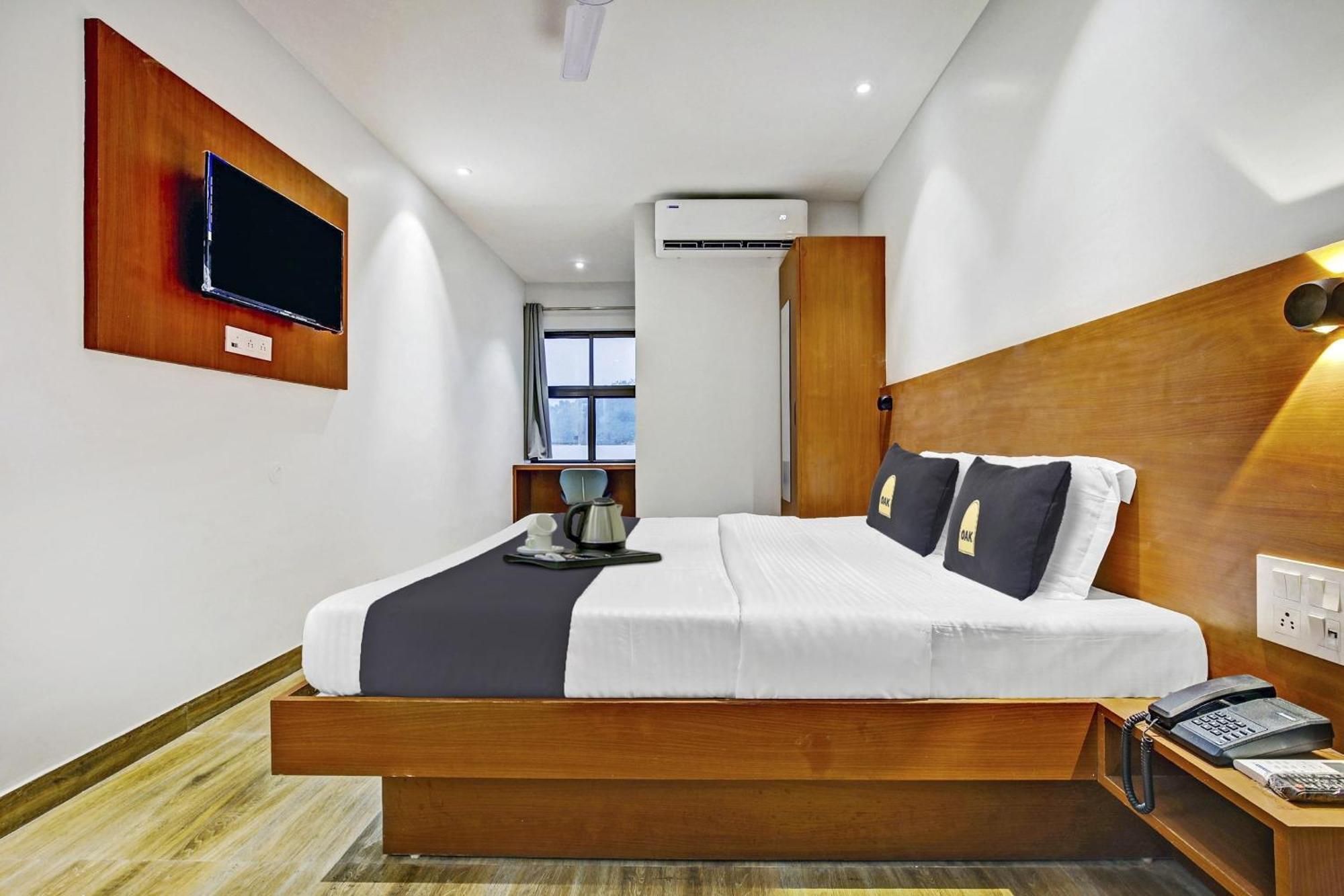 Hotel Townhouse Oak Hi-City Guwahati Esterno foto