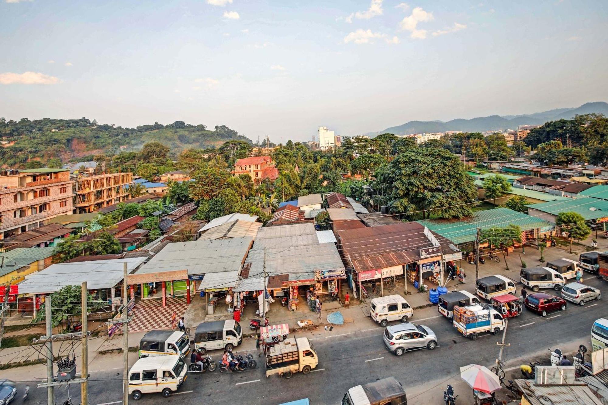 Hotel Townhouse Oak Hi-City Guwahati Esterno foto