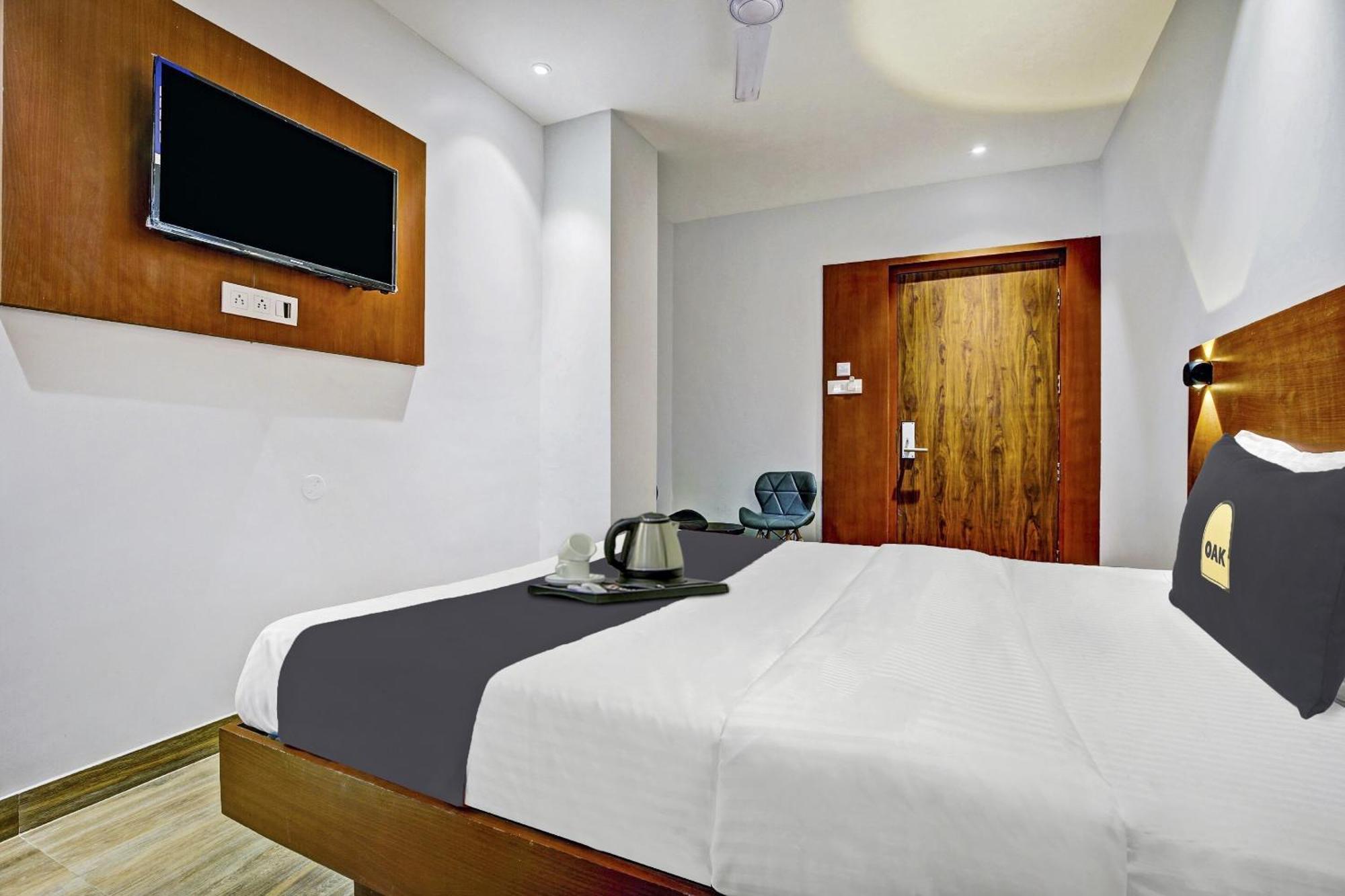 Hotel Townhouse Oak Hi-City Guwahati Esterno foto