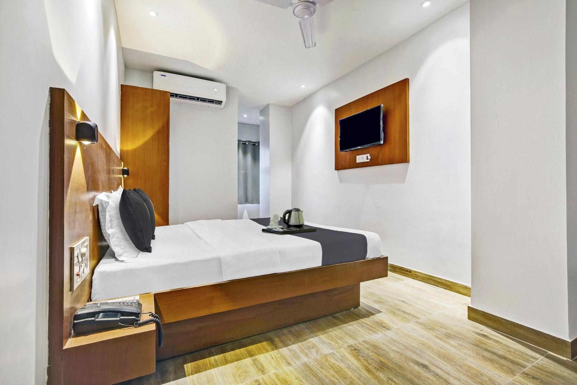 Hotel Townhouse Oak Hi-City Guwahati Esterno foto