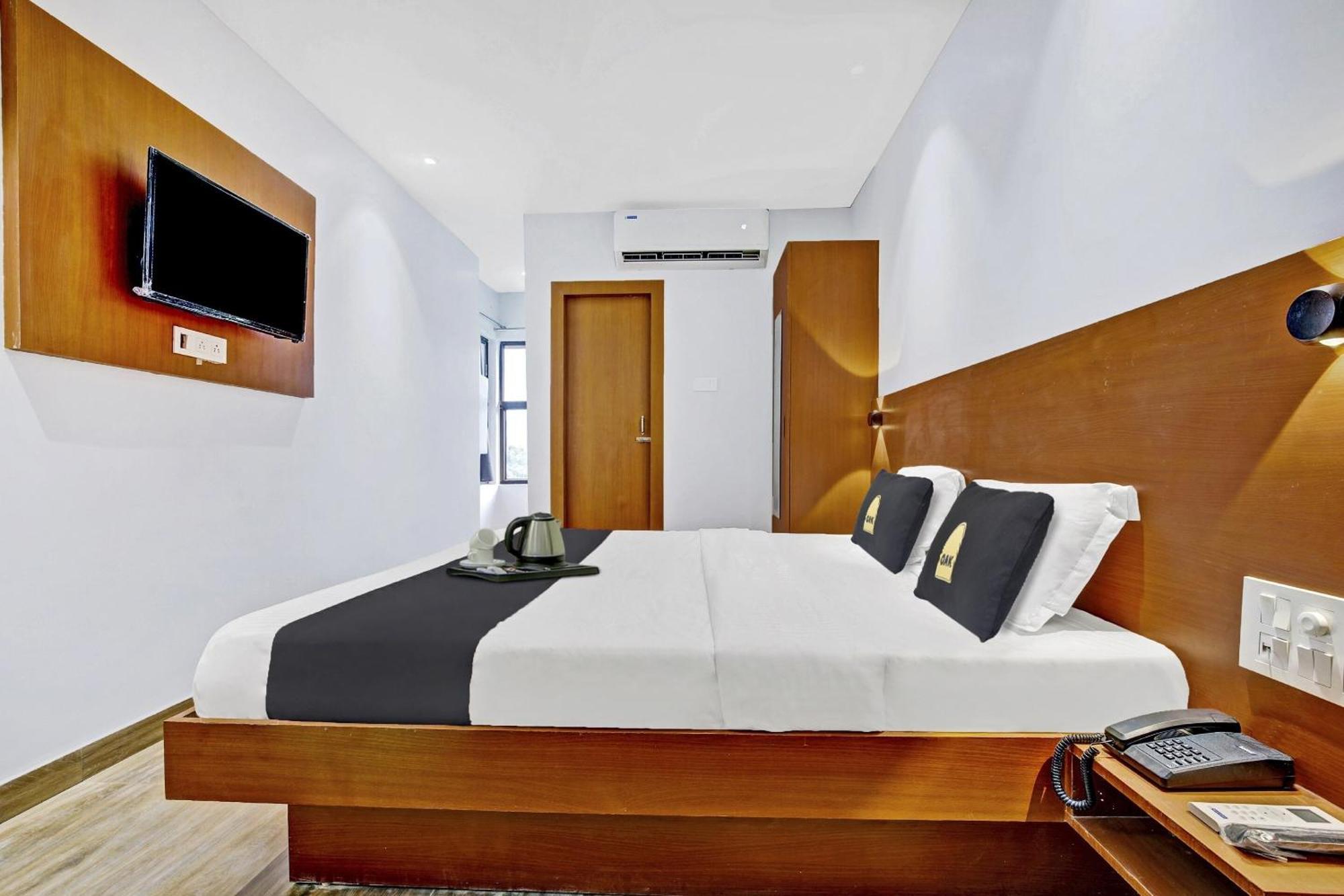 Hotel Townhouse Oak Hi-City Guwahati Esterno foto